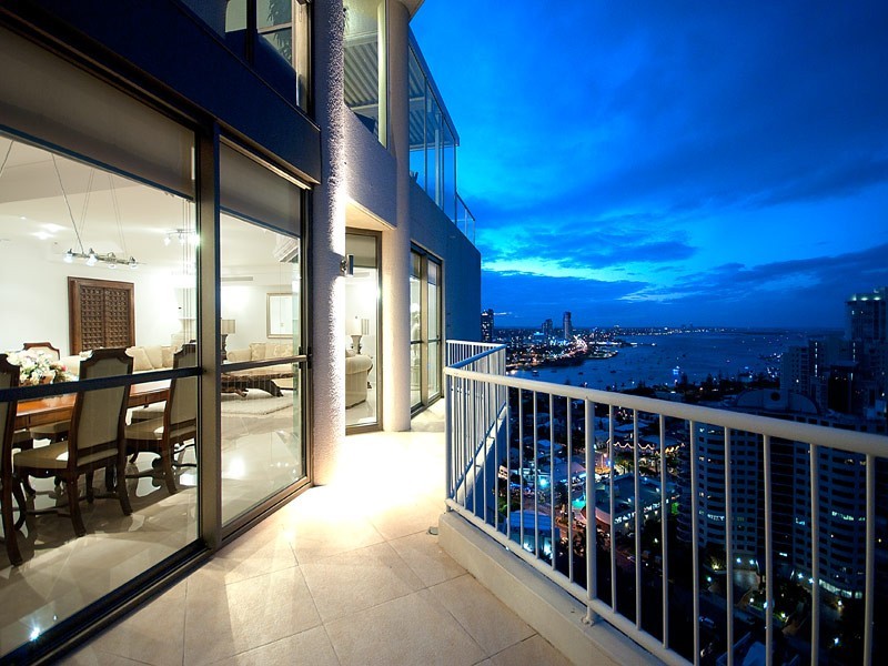 20 CRONIN AVENUE, Main Beach QLD 4217