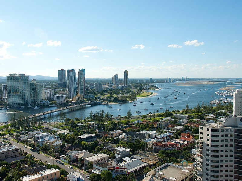 20 CRONIN AVENUE, Main Beach QLD 4217