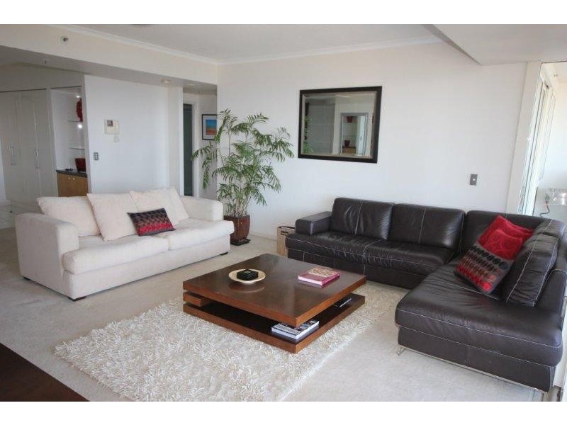 1 LENNIE AVENUE, Main Beach QLD 4217