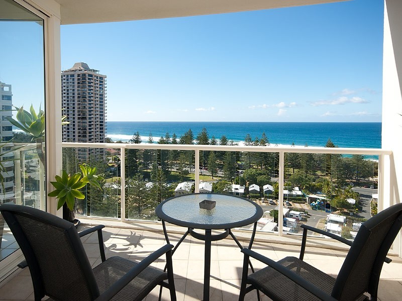 1 LENNIE AVENUE, Main Beach QLD 4217