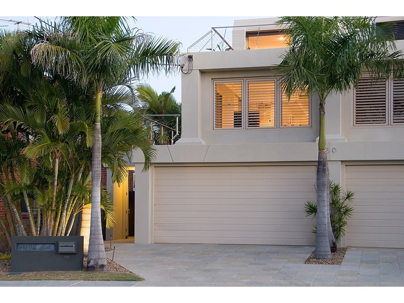 2/60 WOODROFFE AVENUE, Main Beach QLD 4217