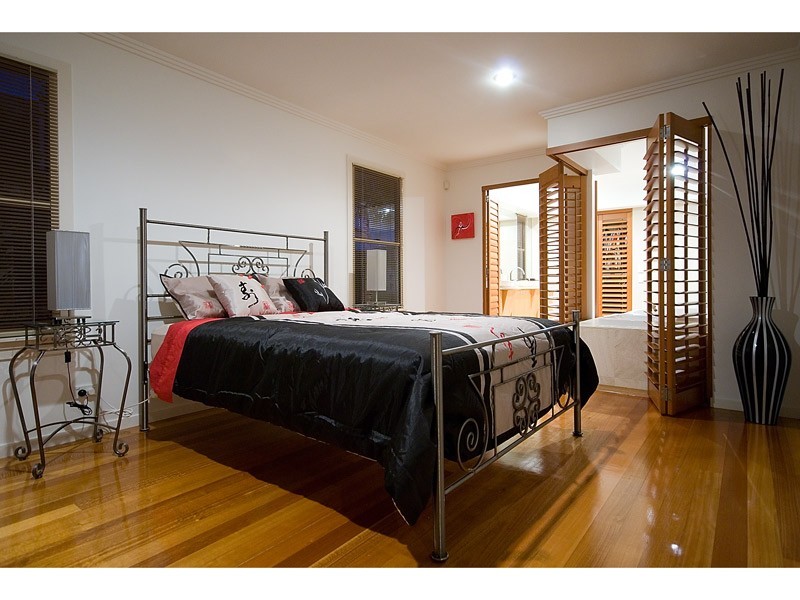 2/60 WOODROFFE AVENUE, Main Beach QLD 4217