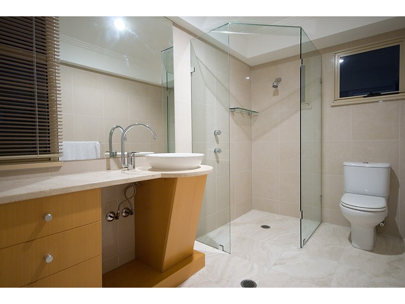 2/60 WOODROFFE AVENUE, Main Beach QLD 4217