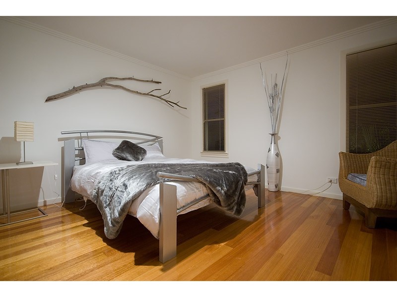 2/60 WOODROFFE AVENUE, Main Beach QLD 4217