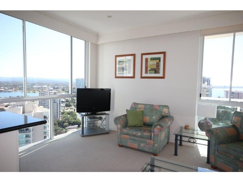 5 WOODROFFE AVENUE, Main Beach QLD 4217