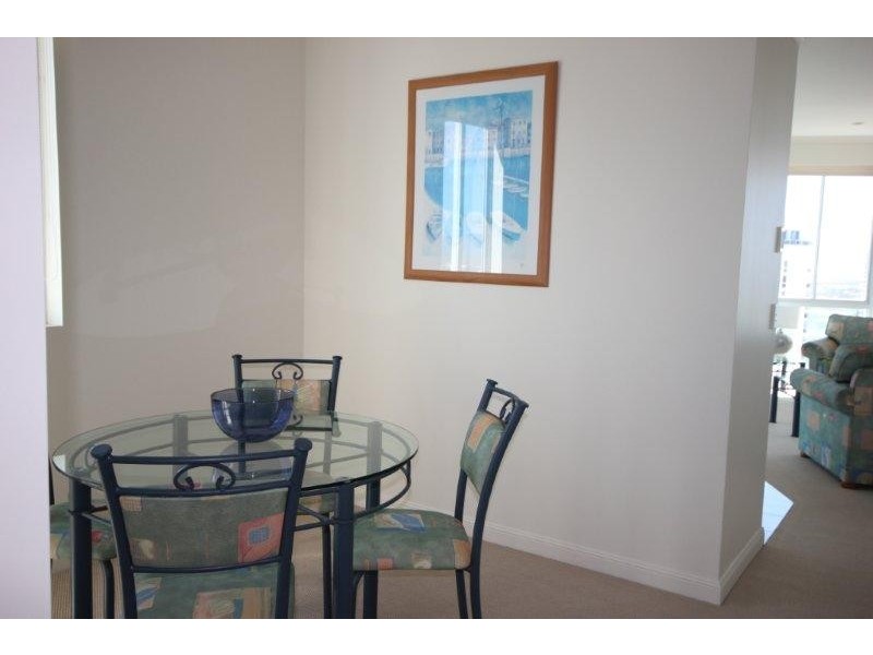 5 WOODROFFE AVENUE, Main Beach QLD 4217