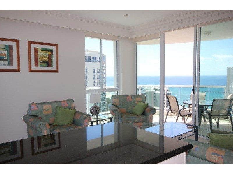 5 WOODROFFE AVENUE, Main Beach QLD 4217