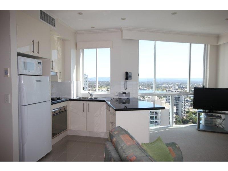 5 WOODROFFE AVENUE, Main Beach QLD 4217