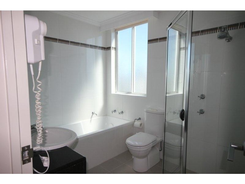 5 WOODROFFE AVENUE, Main Beach QLD 4217