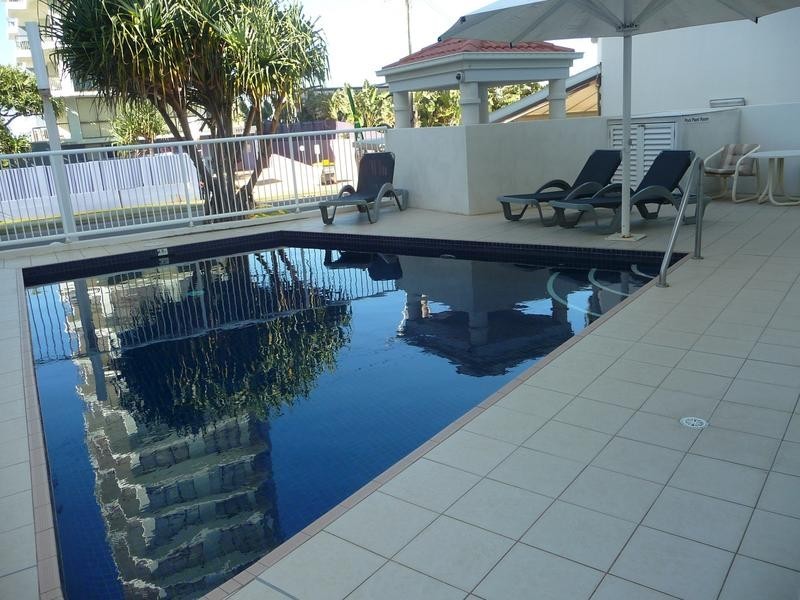 5 WOODROFFE AVENUE, Main Beach QLD 4217