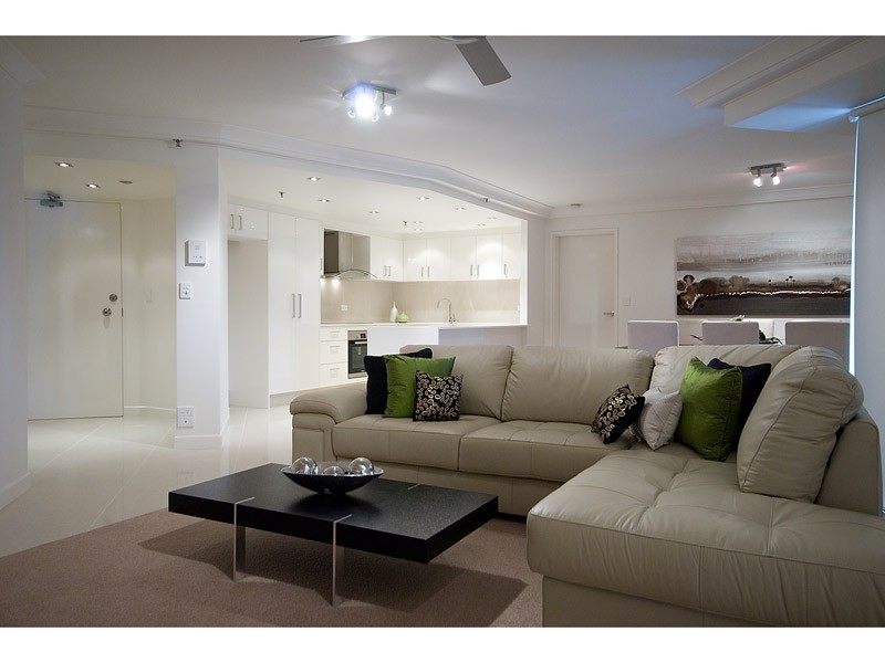 20 CRONIN AVENUE, Main Beach QLD 4217