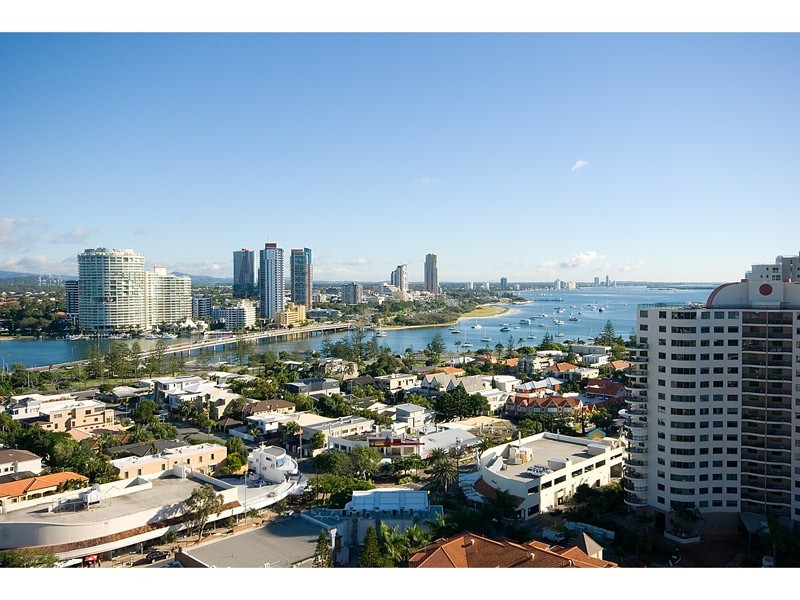 20 CRONIN AVENUE, Main Beach QLD 4217