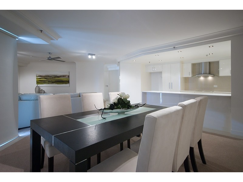 20 CRONIN AVENUE, Main Beach QLD 4217