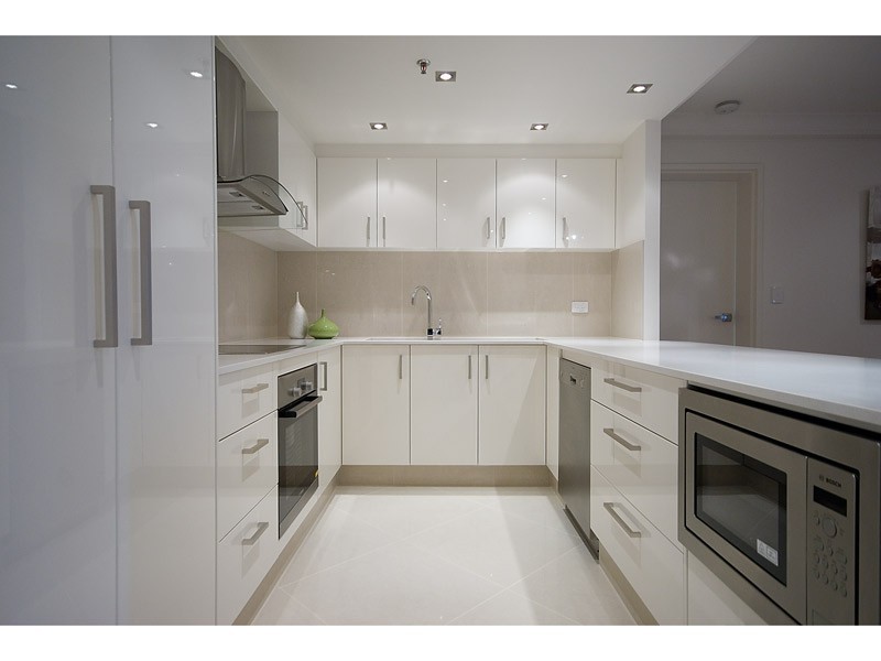 20 CRONIN AVENUE, Main Beach QLD 4217