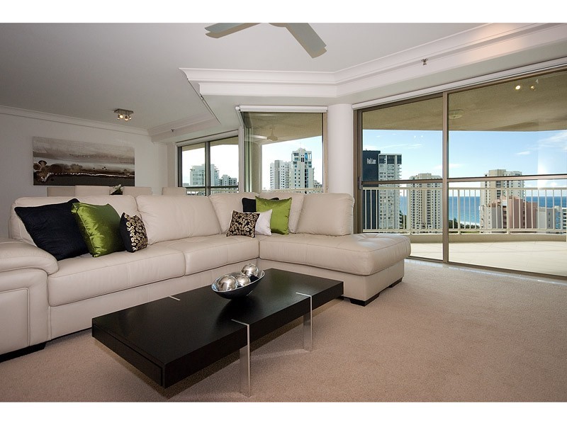 20 CRONIN AVENUE, Main Beach QLD 4217