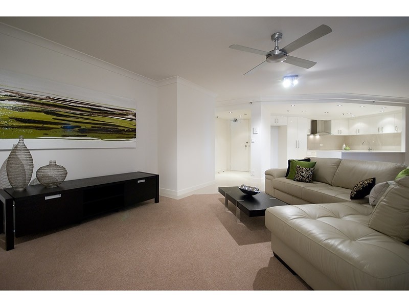 20 CRONIN AVENUE, Main Beach QLD 4217