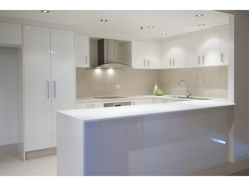 20 CRONIN AVENUE, Main Beach QLD 4217