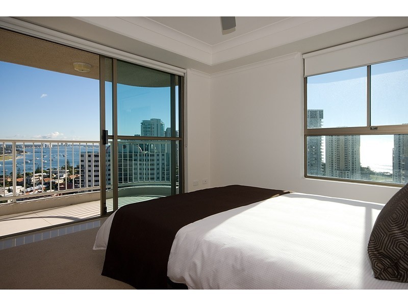 20 CRONIN AVENUE, Main Beach QLD 4217