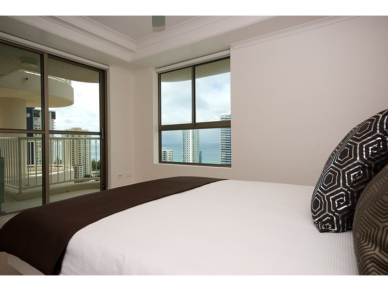 20 CRONIN AVENUE, Main Beach QLD 4217