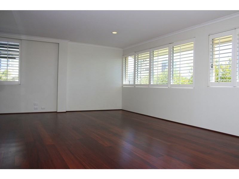 5/25 PACIFIC, Main Beach QLD 4217