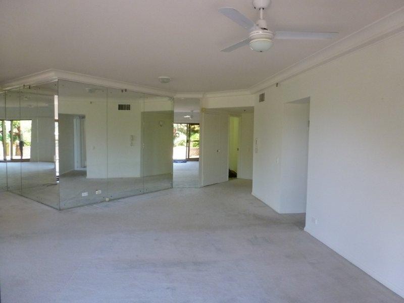 3/2 ADMIRALTY DRIVE, Main Beach QLD 4217