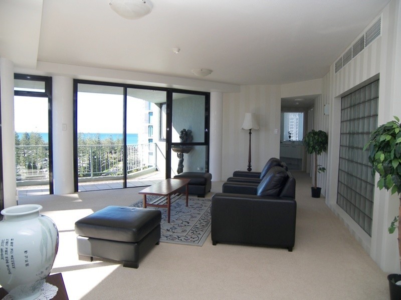 19 Peak Avenue ‘CALAIS’, Main Beach QLD 4217