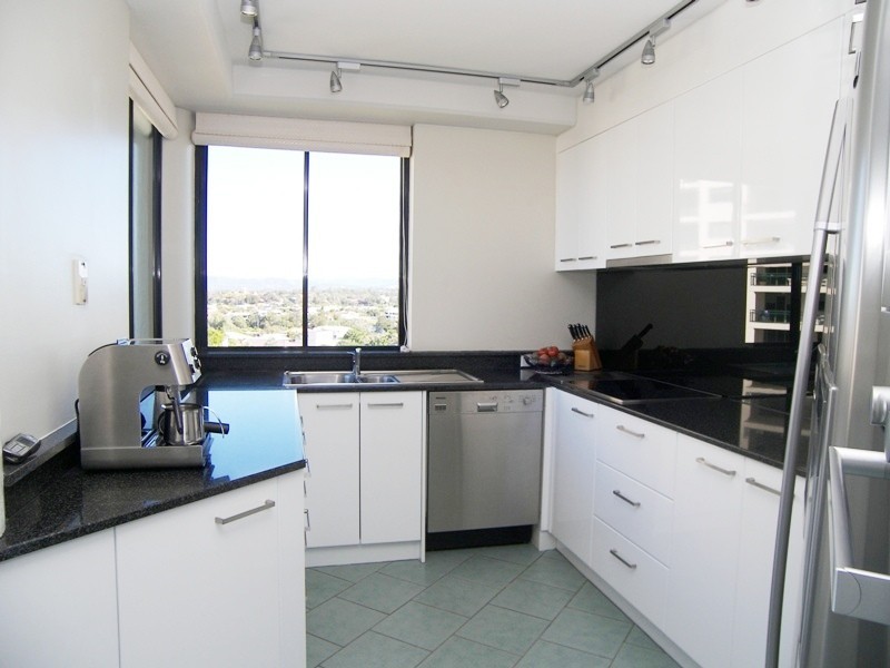 19 Peak Avenue ‘CALAIS’, Main Beach QLD 4217