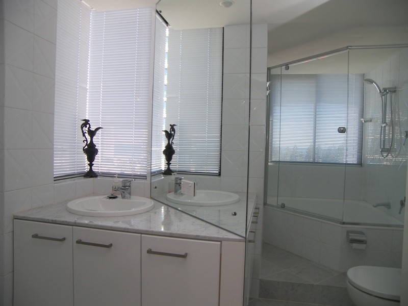 19 Peak Avenue ‘CALAIS’, Main Beach QLD 4217