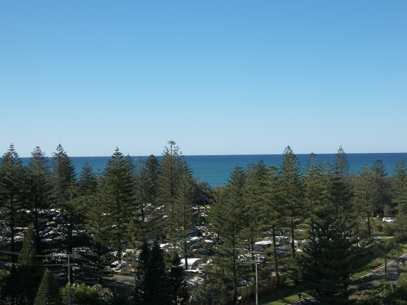 19 Peak Avenue ‘CALAIS’, Main Beach QLD 4217