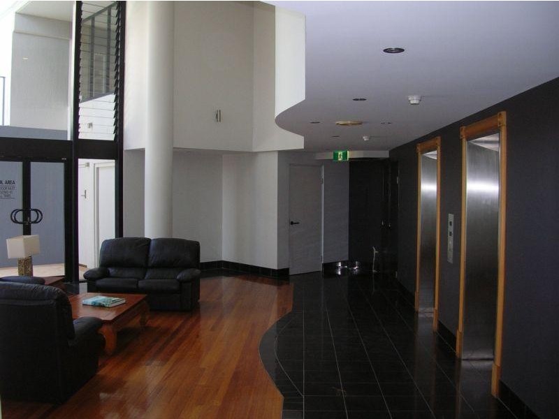 19 Peak Avenue ‘CALAIS’, Main Beach QLD 4217