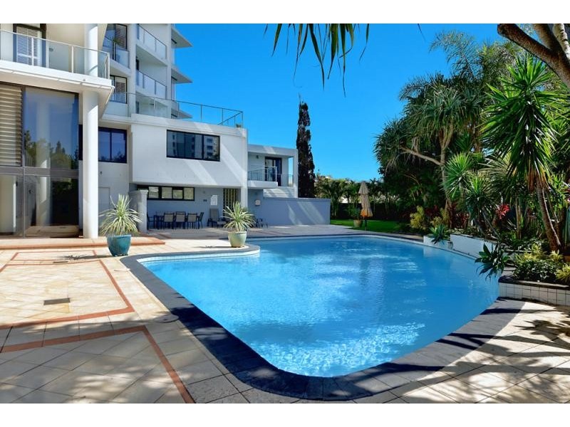 19 Peak Avenue ‘CALAIS’, Main Beach QLD 4217