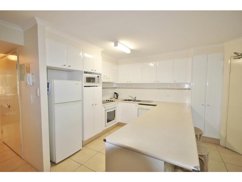 11 BREAKER STREET, Main Beach QLD 4217