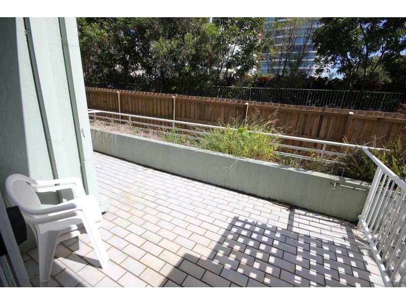 11 BREAKER STREET, Main Beach QLD 4217