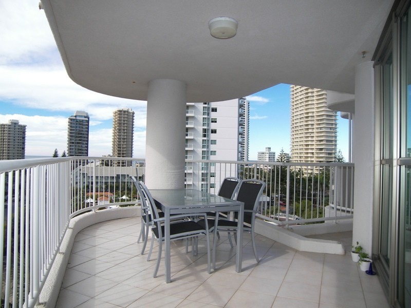 20 CRONIN AVENUE, Main Beach QLD 4217