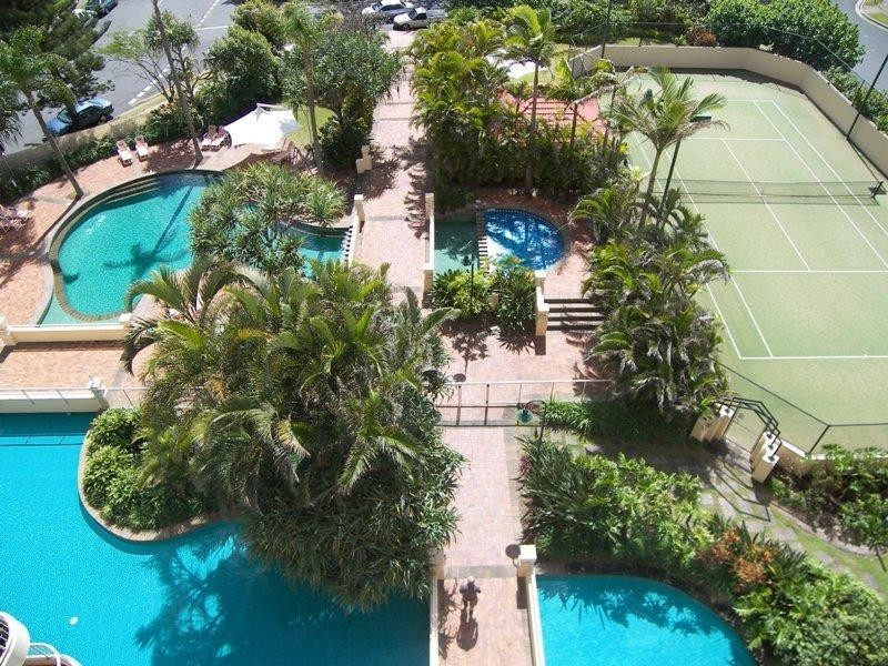 1 PEAK AVENUE, Main Beach QLD 4217