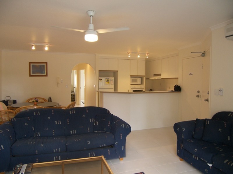 25/1 CRONIN AVENUE, Main Beach QLD 4217