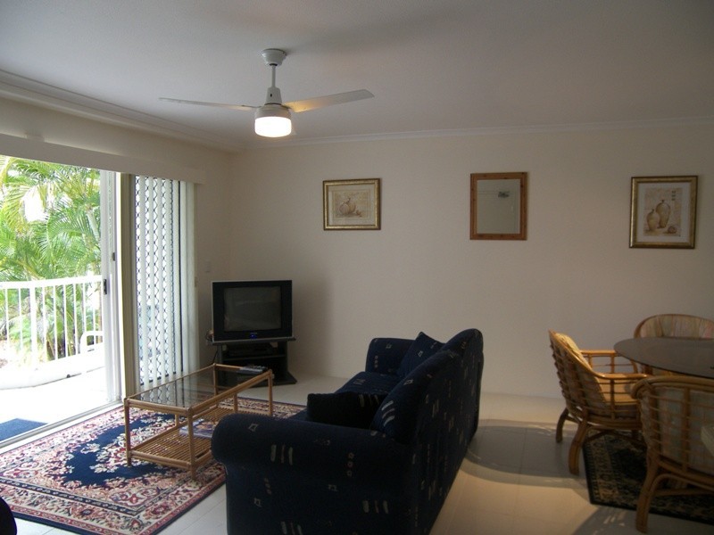 25/1 CRONIN AVENUE, Main Beach QLD 4217
