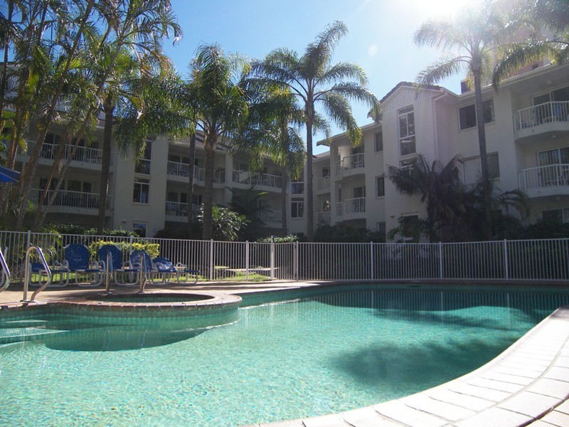 25/1 CRONIN AVENUE, Main Beach QLD 4217