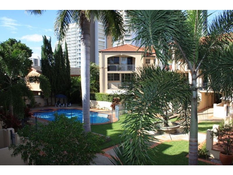 38 WOODROFFE AVENUE, Main Beach QLD 4217