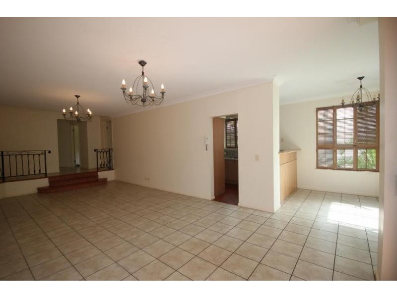 38 WOODROFFE AVENUE, Main Beach QLD 4217