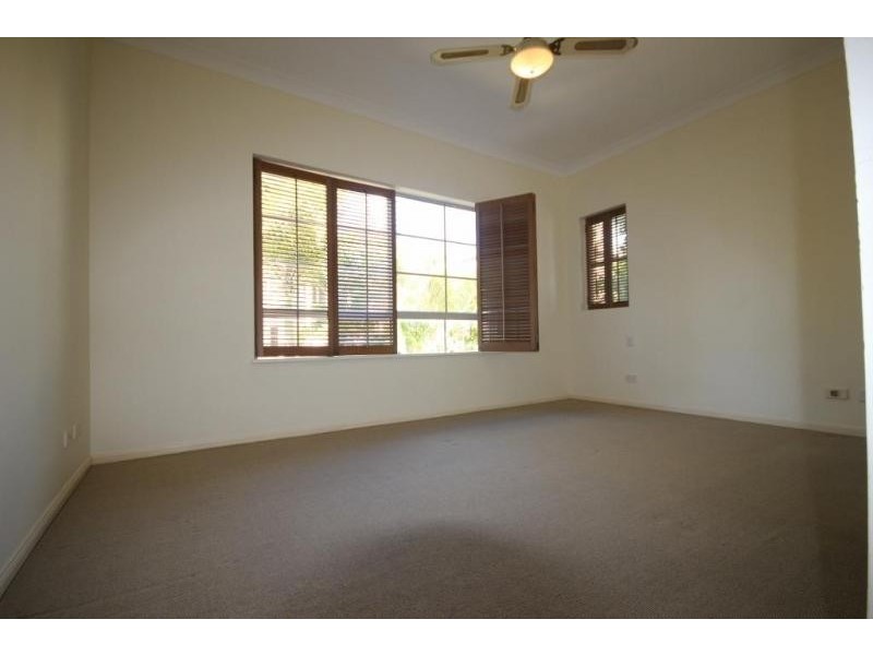 38 WOODROFFE AVENUE, Main Beach QLD 4217