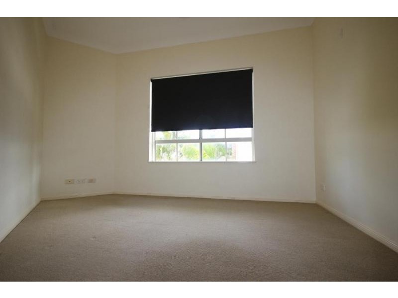 38 WOODROFFE AVENUE, Main Beach QLD 4217