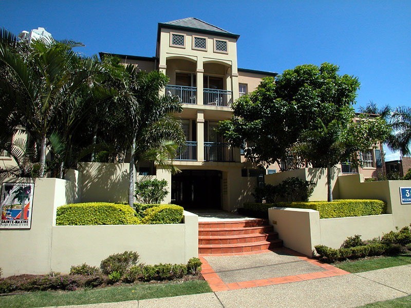 38 WOODROFFE AVENUE, Main Beach QLD 4217