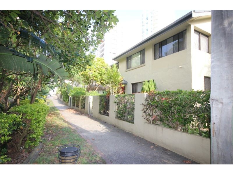 55 PACIFIC STREET, Main Beach QLD 4217