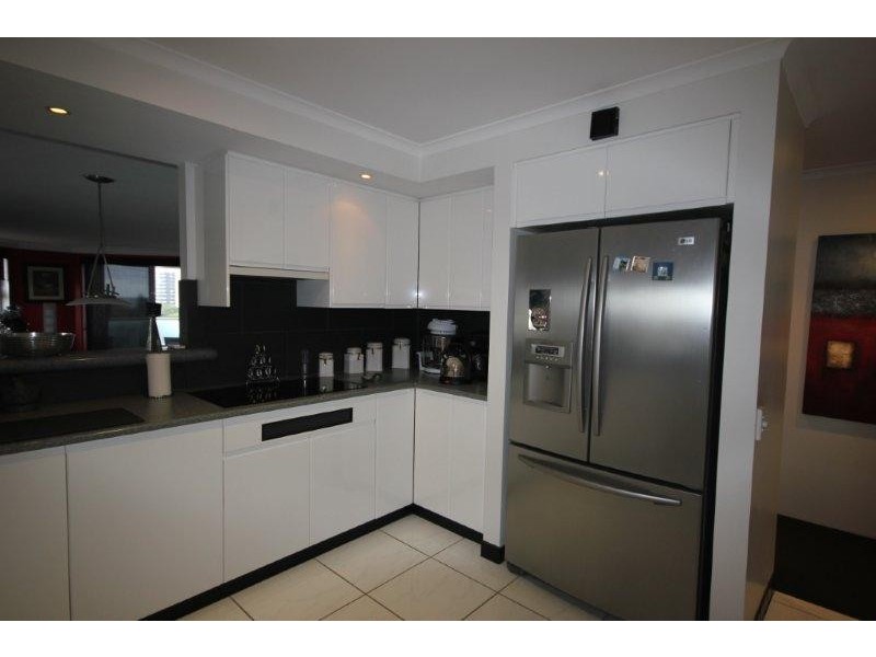 12 COMMODORE DRIVE, Paradise Waters QLD 4217