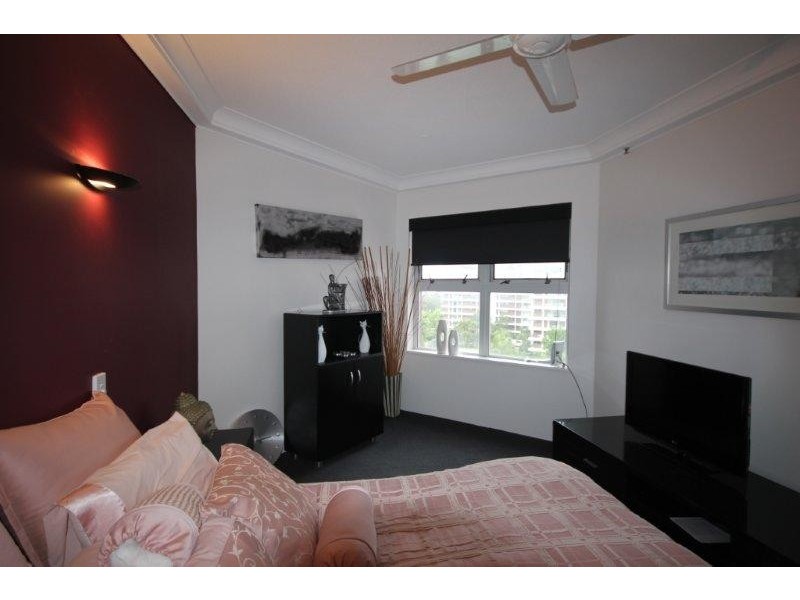12 COMMODORE DRIVE, Paradise Waters QLD 4217