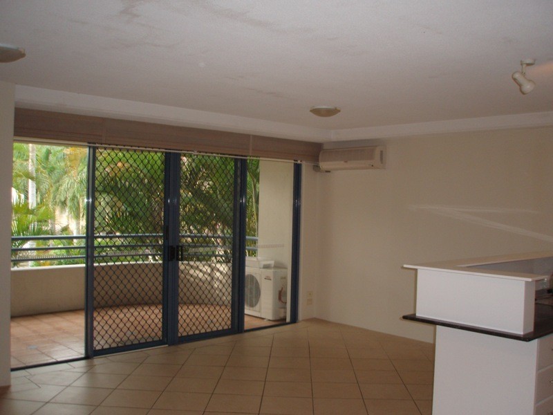 32 CRONIN AVENUE, Main Beach QLD 4217