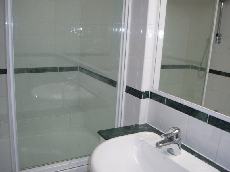 32 CRONIN AVENUE, Main Beach QLD 4217