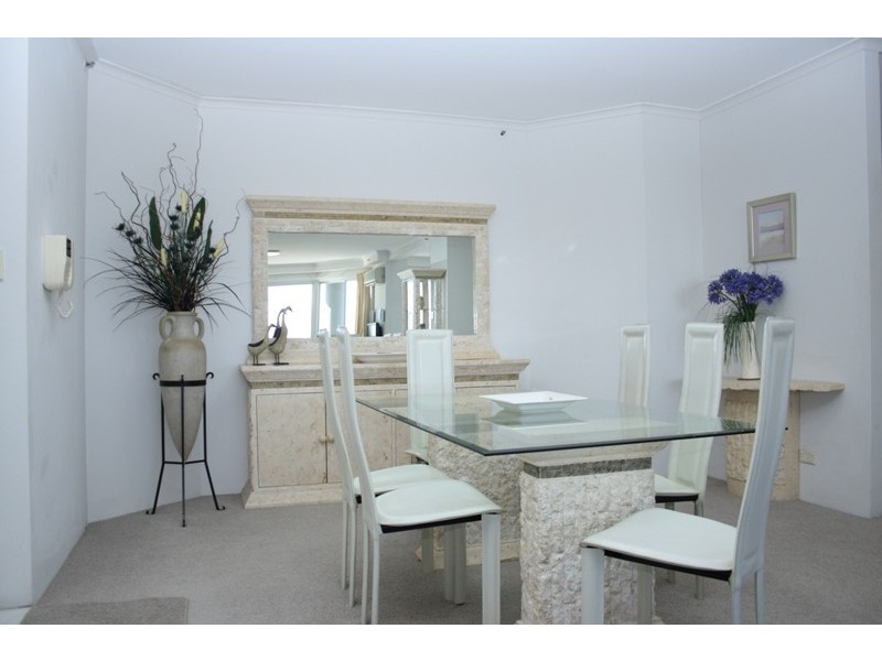 11 HUGHES AVENUE, Main Beach QLD 4217