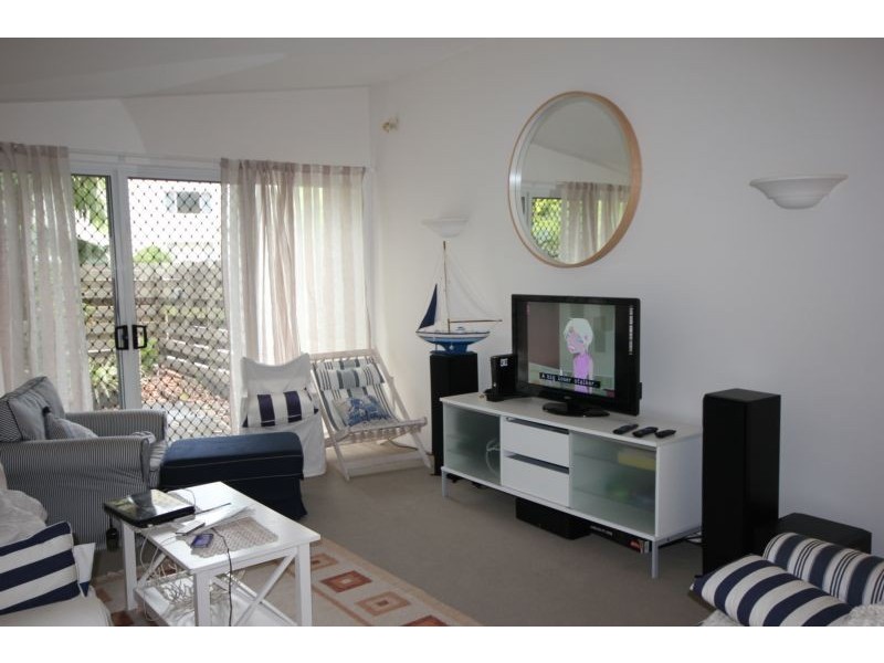 33 PACIFIC STREET, Main Beach QLD 4217